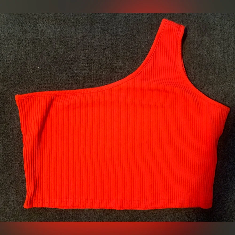 Crop top - Picture 2 of 2